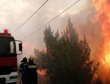 Οι αναφορές της Αστυνομίας από τις φονικές πυρκαγιές στο Νέο Βουτζά: «Σβήναμε πτώματα με πυροσβεστήρες»